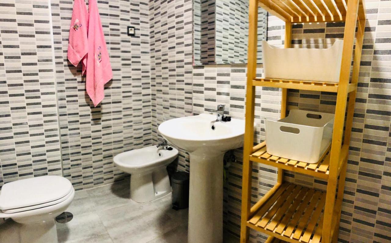 Low Cost Rooms La Merced Málaga Eksteriør billede